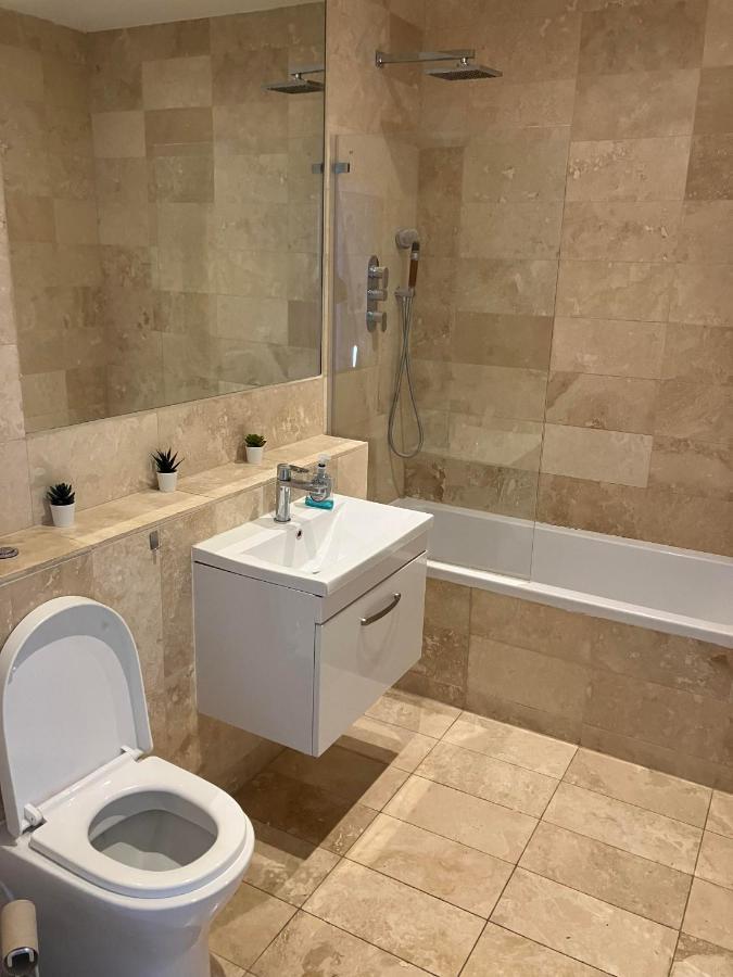 Awesome Refurbished 1 Bed Flat Few Steps To High St ! - 2 East House Apartment Epsom Ngoại thất bức ảnh
